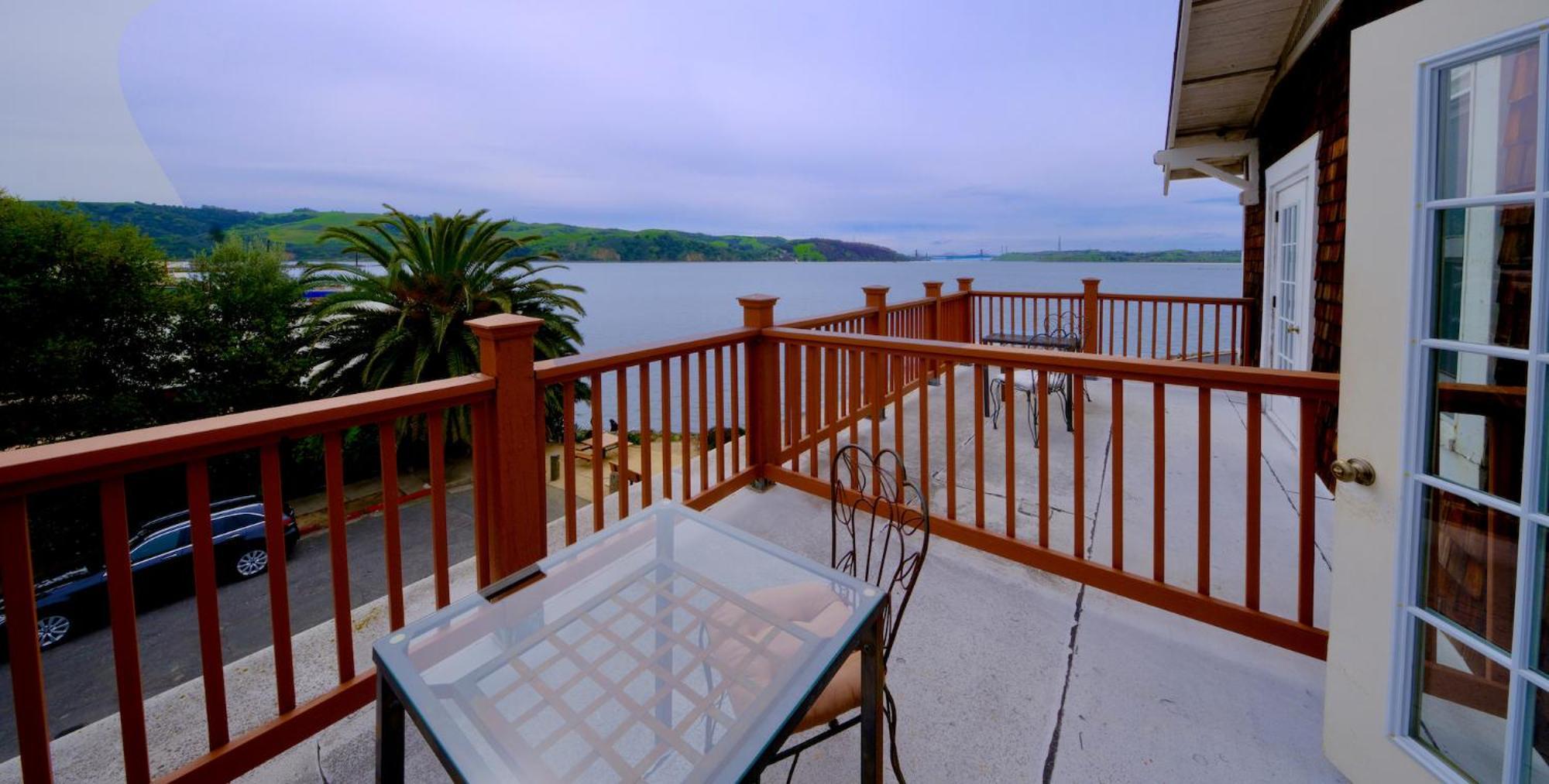 بنيسيا Shorelight Inn المظهر الخارجي الصورة