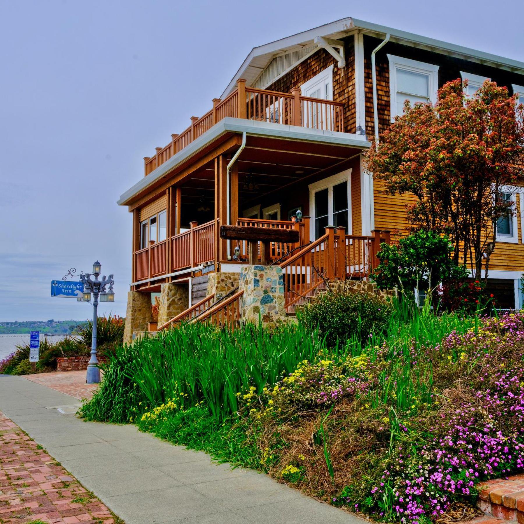 بنيسيا Shorelight Inn المظهر الخارجي الصورة